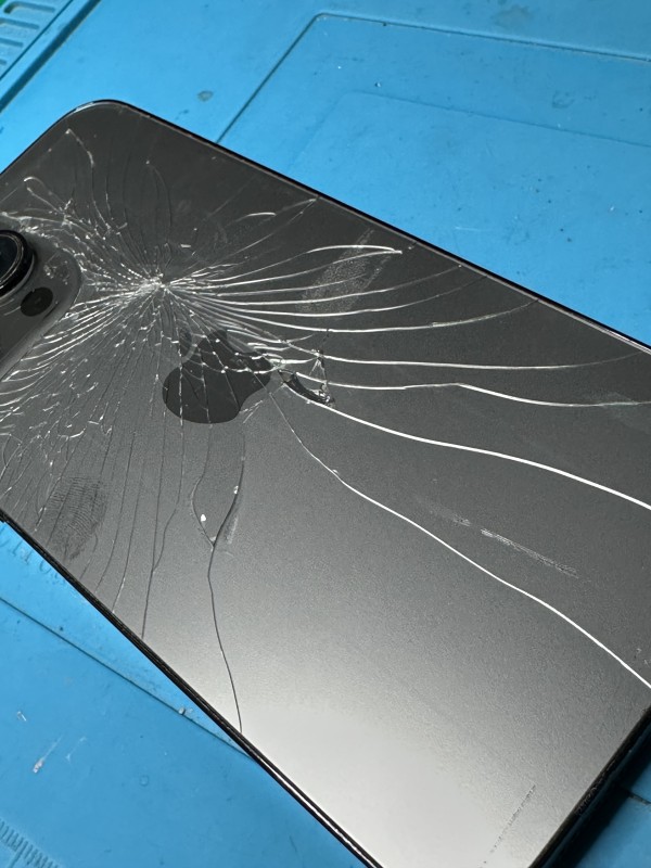 iPhone 14 Pro Max vitre arrière cassée