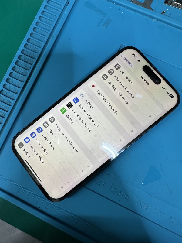 Apple iPhone 15 Pro allumé