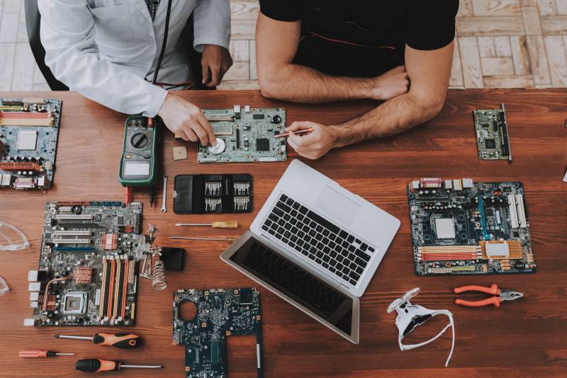 Votre expert en réparation électronique et services numériques à Uzès