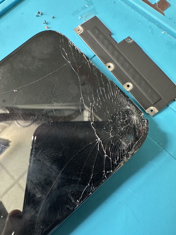 Apple iPhone 15 Pro écran cassé